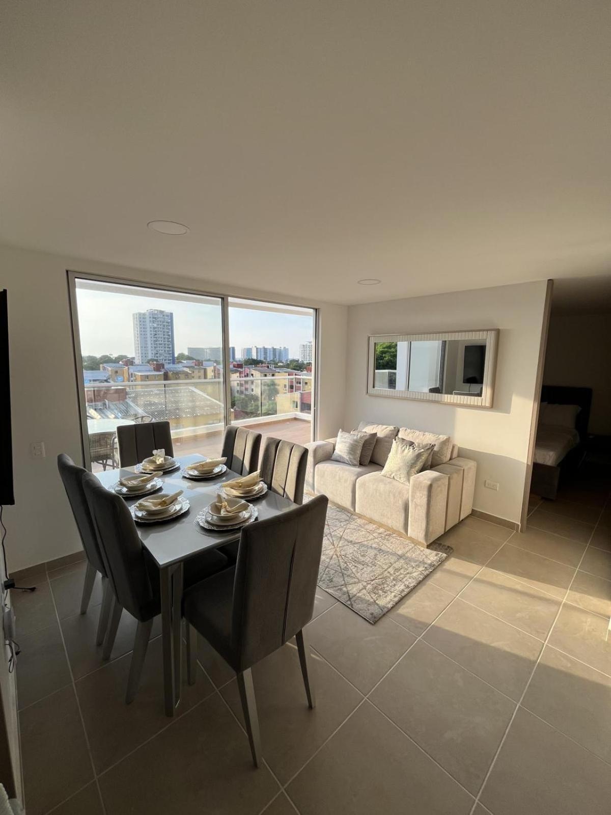 Apartamento With Large Balcony